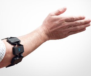 myo gesture control armband black